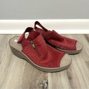 Bzees Sandals Women’s 10W Delicious Red and Tan Wedge Adjustable Strap